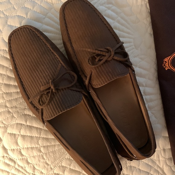Tod’s men Gommino rubbed brown suede driving shoe. Hardly worn. W/dust bag sz 9 - Picture 2 of 16